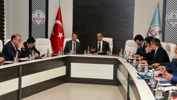 Bakan Yardımcısı Özer, İstanbul İl Millî Eğitim Müdürü ve ilçe millî eğitim müdürleriyle bir araya geldi