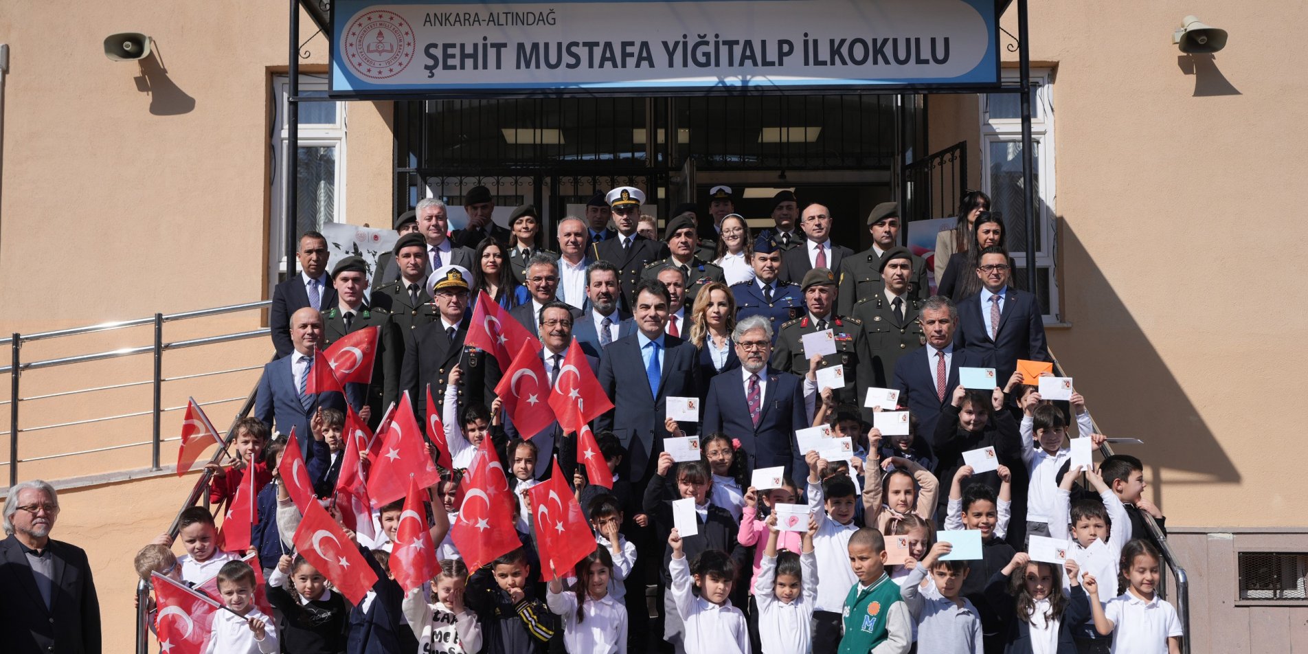 OKUMA YAZMA ÖĞRENEN ÖĞRENCİLER, İLK MEKTUPLARINI MEHMETÇİĞE YAZDI